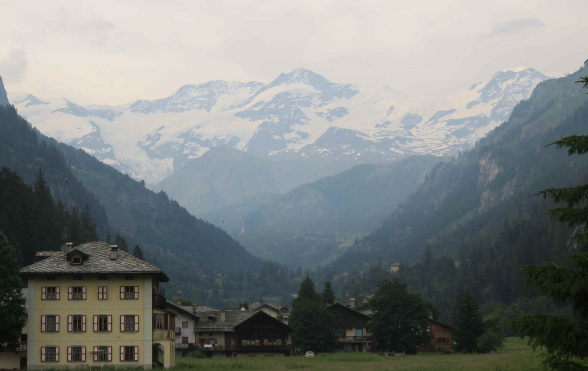 Refuge Dondena > Gressoney-Saint-Jean